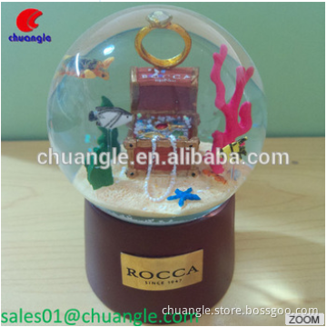 Customize Crystal Polyresin Snow Ball,OEM Glass globe Water Ball factory